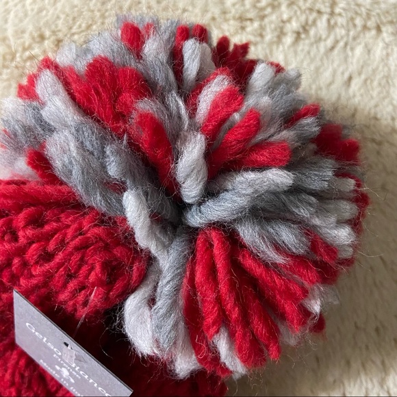Gelso Bianco Italian designer luxurious red knit hat with pom - Picture 5 of 7